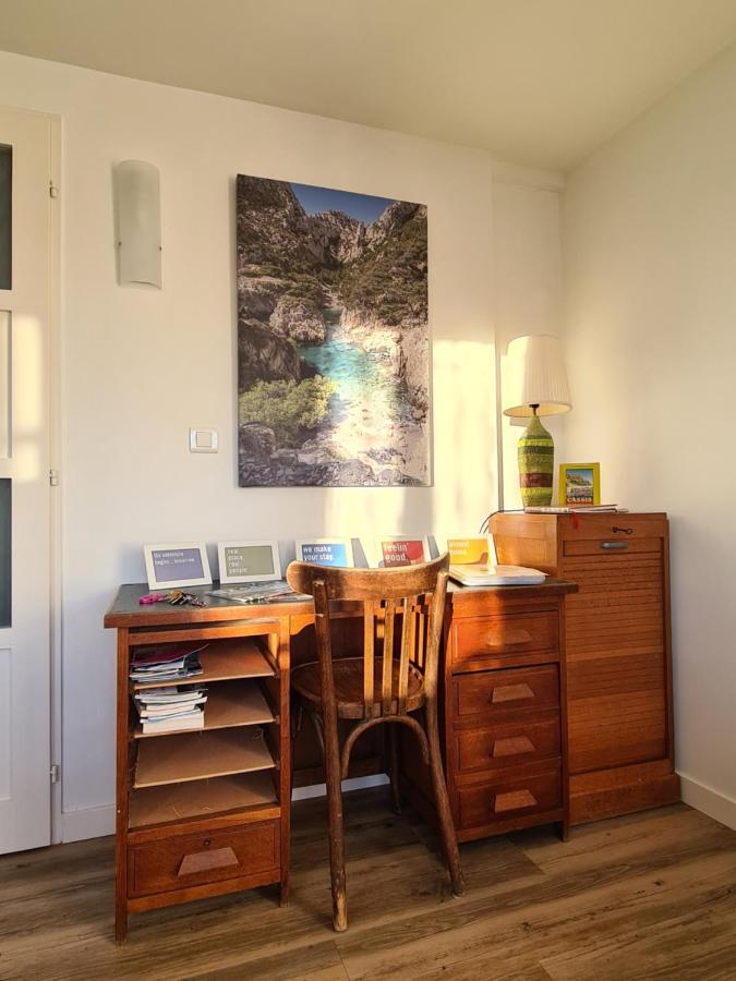 Large Private Garden, Quiet 2-Bedroom Apartment, Air Conditioning, Wifi, Parking カシ エクステリア 写真