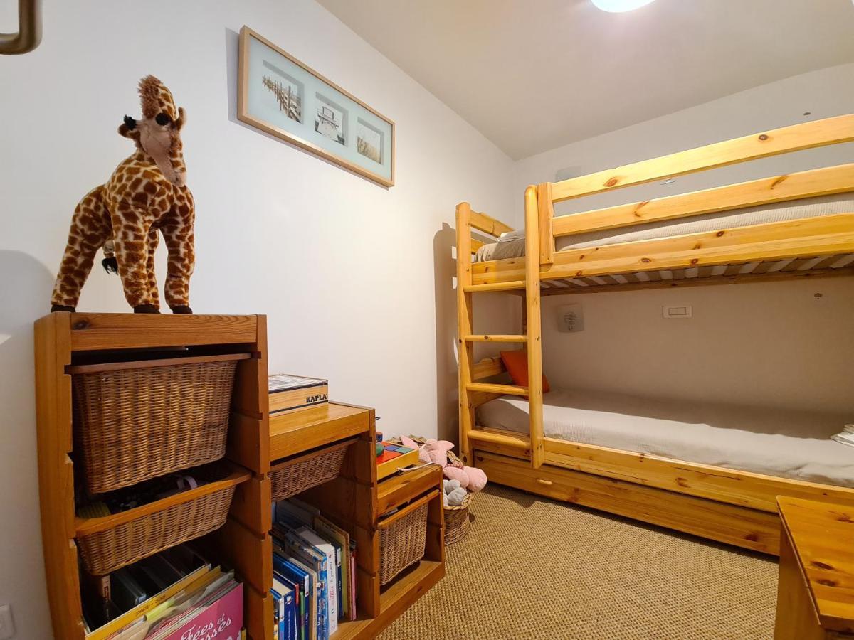 Large Private Garden, Quiet 2-Bedroom Apartment, Air Conditioning, Wifi, Parking カシ エクステリア 写真