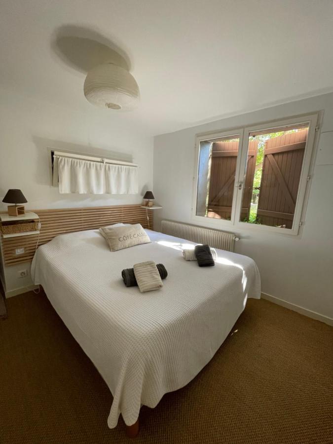 Large Private Garden, Quiet 2-Bedroom Apartment, Air Conditioning, Wifi, Parking カシ エクステリア 写真