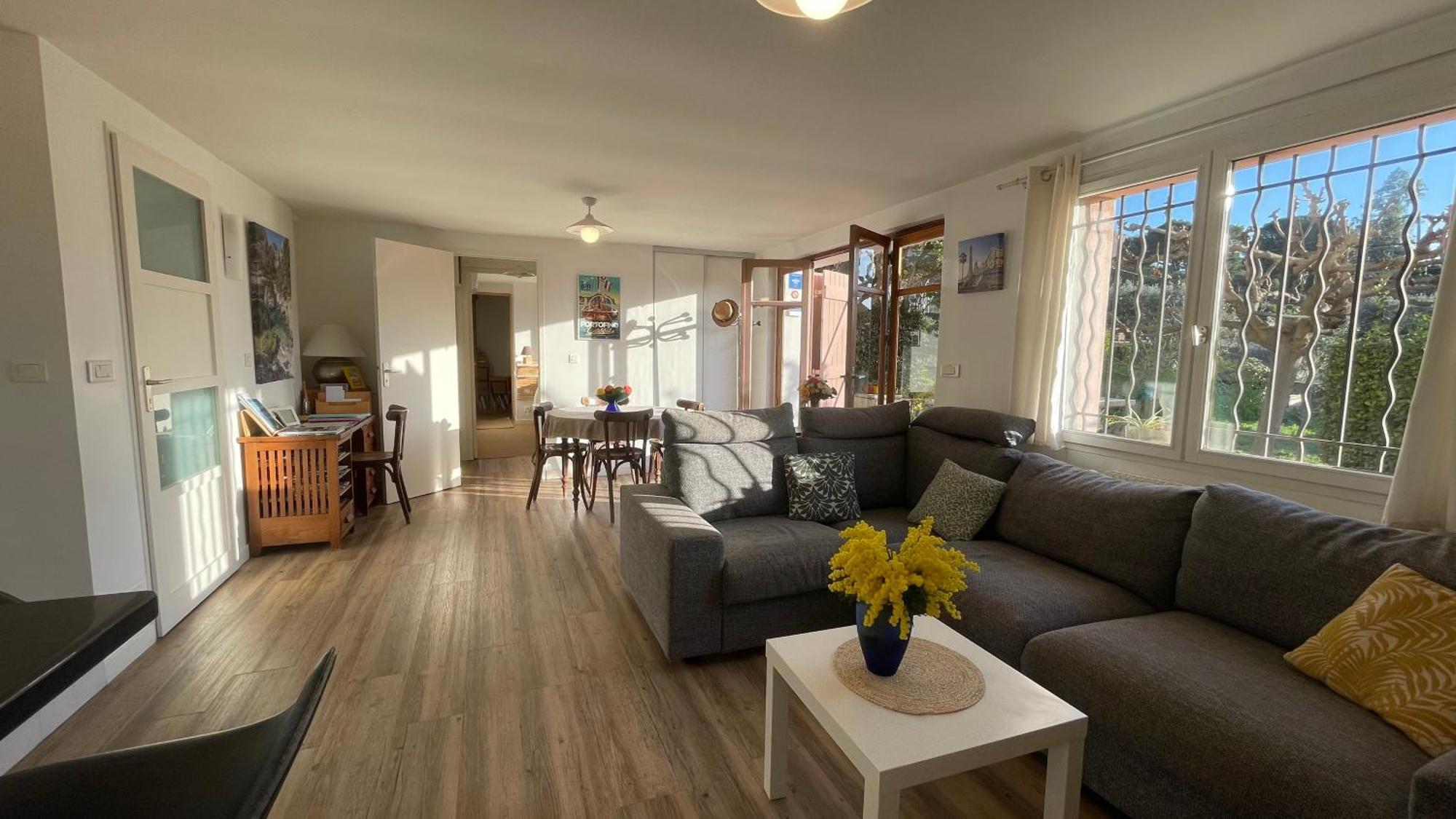 Large Private Garden, Quiet 2-Bedroom Apartment, Air Conditioning, Wifi, Parking カシ エクステリア 写真