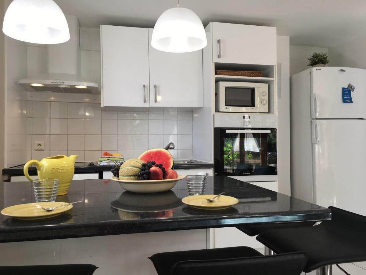 Large Private Garden, Quiet 2-Bedroom Apartment, Air Conditioning, Wifi, Parking カシ エクステリア 写真